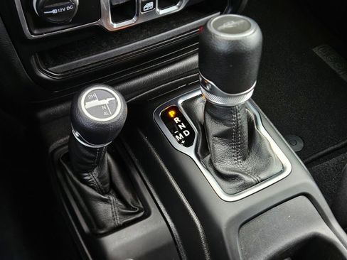 Used 2021 Jeep Gladiator Sport image 24