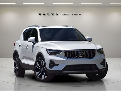 Certified 2025 Volvo XC40 B5 Plus w/ Protection Package Premier image 1