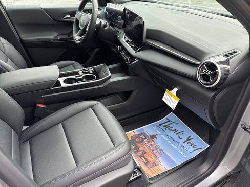 New 2026 Chevrolet Equinox LT w/ Convenience Package II image 11