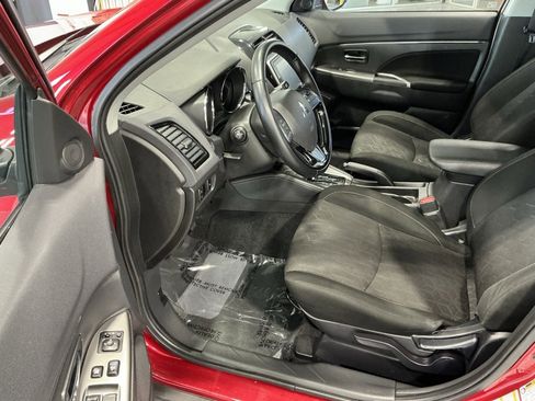 Used 2021 Mitsubishi Outlander Sport SE image 3