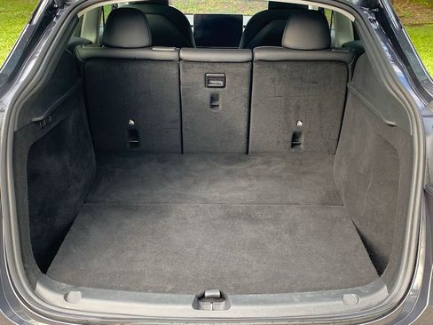 Used 2024 Tesla Model Y Performance image 10