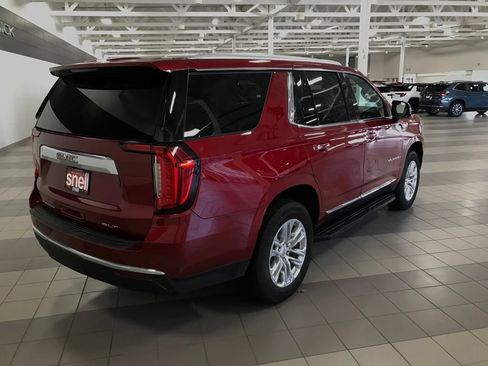 Used 2024 GMC Yukon SLT w/ SLT Luxury Package AWD/4WD image 7