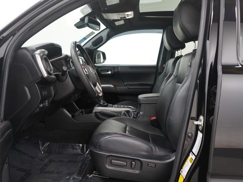 Used 2022 Toyota Tacoma Limited image 22