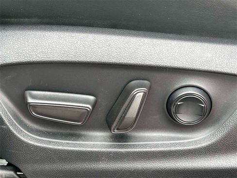 Used 2023 Toyota Crown Limited image 22