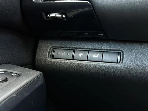 Used 2025 Nissan Pathfinder SV AWD/4WD image 25