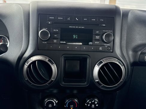 Used 2016 Jeep Wrangler Unlimited Sport w/ Connectivity Group AWD/4WD image 27