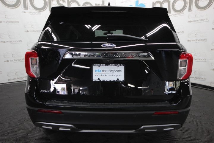 Used 2022 Ford Explorer XLT w/ Equipment Group 202A AWD/4WD image 4