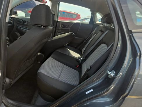 Used 2021 Hyundai Kona SE AWD/4WD image 3