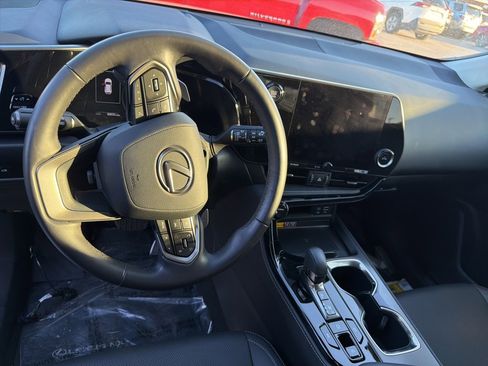 Used 2025 Lexus NX 250 FWD w/ Towing Package (2000 Lbs) image 11