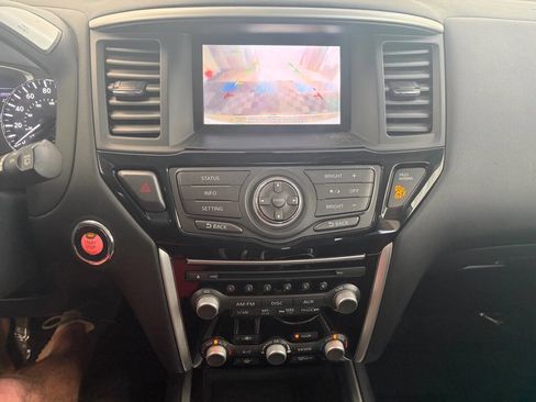 Used 2016 Nissan Pathfinder SV image 16