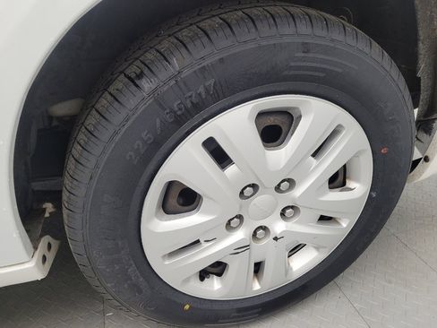 Used 2017 Dodge Grand Caravan SE image 31