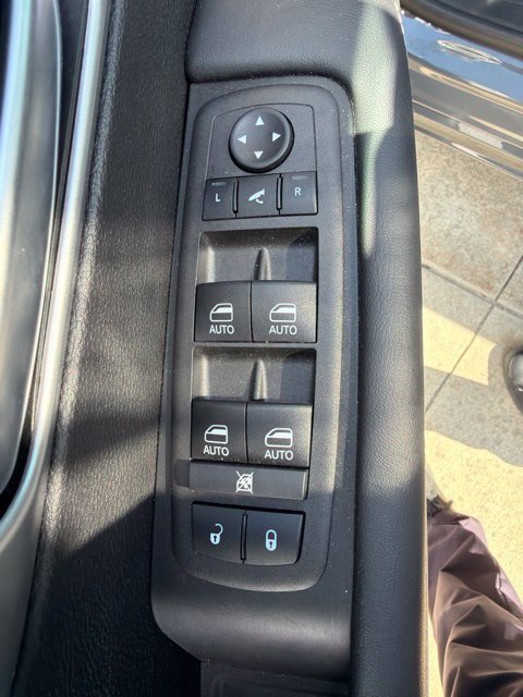 Certified 2025 Chrysler Pacifica Limited AWD/4WD image 19