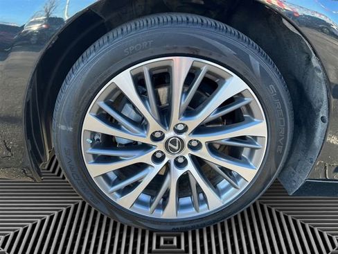 Used 2020 Lexus ES 300h w/ Premium Package image 11