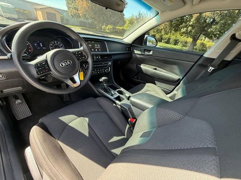 Used 2018 Kia Optima LX w/ 17" Alloy Wheels Package FWD image 9