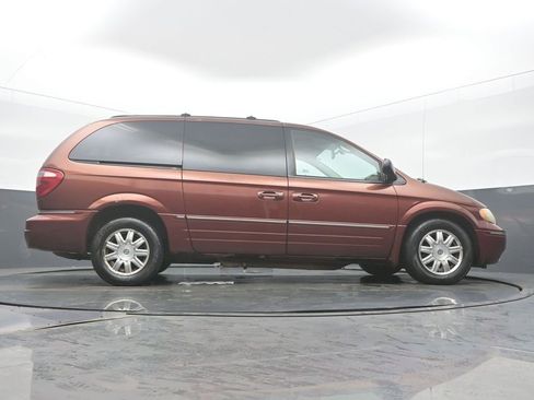 Used 2007 Chrysler Town & Country Touring w/ Luxury Group image 49