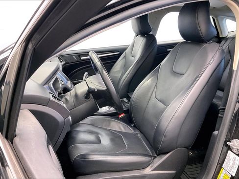 Used 2019 Ford Fusion Titanium image 16