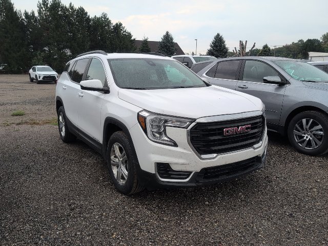Used 2022 GMC Terrain SLE w/ Driver Convenience Package AWD/4WD image 3