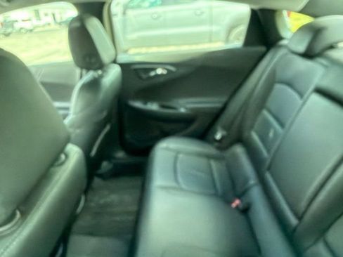 Used 2018 Chevrolet Malibu LT w/ Leather Package FWD image 33