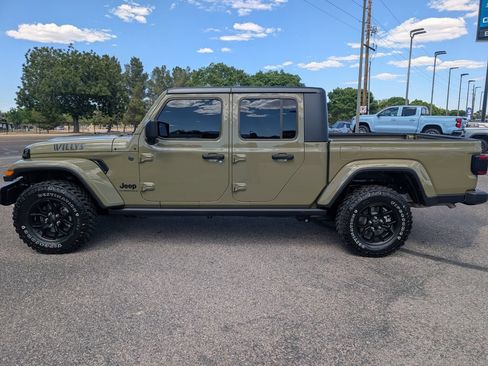 Used 2025 Jeep Gladiator Sport AWD/4WD image 2