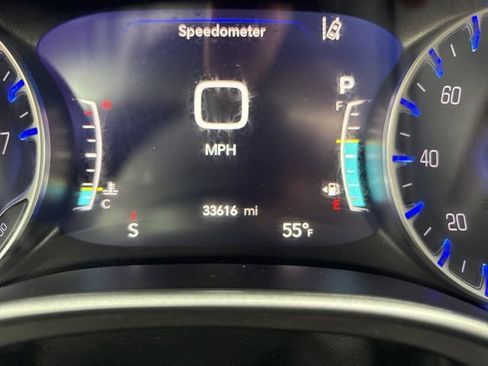 Used 2024 Chrysler Pacifica Touring-L FWD image 33