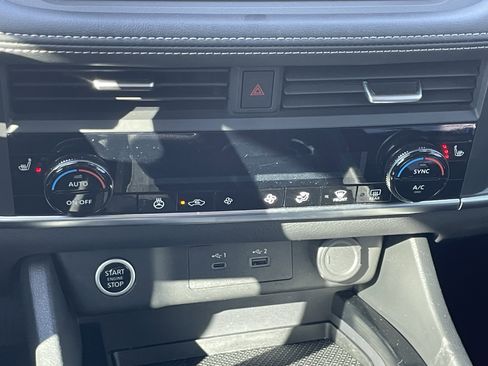 Used 2023 Nissan Rogue SV w/ SV Premium B Package AWD/4WD image 27