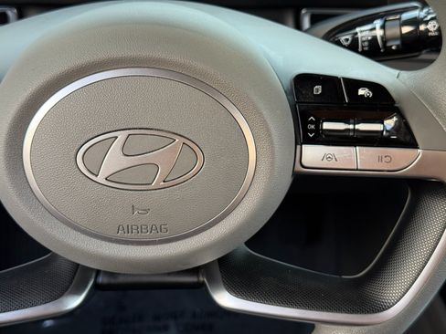 Used 2025 Hyundai Elantra Hybrid FWD image 20