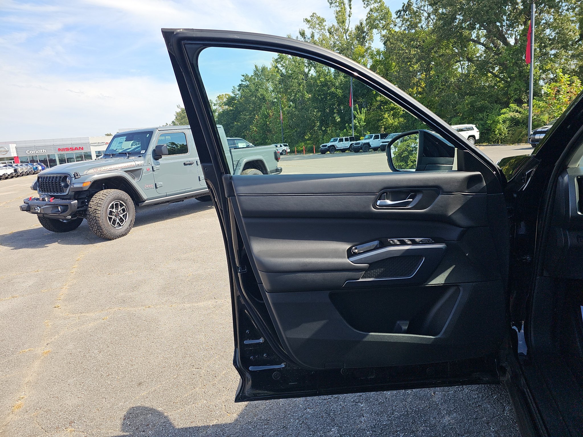 Used 2024 Nissan Pathfinder SL w/ Cargo Package FWD image 19