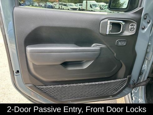 Used 2025 Jeep Wrangler Willys image 16