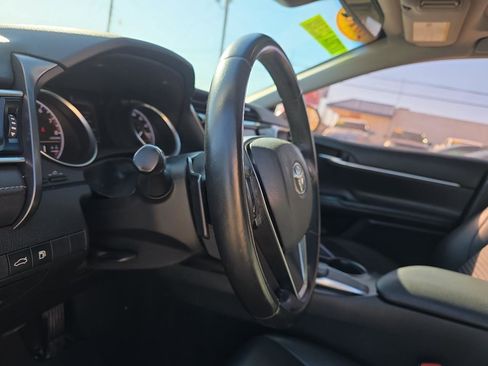 Used 2018 Toyota Camry SE w/ Moonroof Package image 12