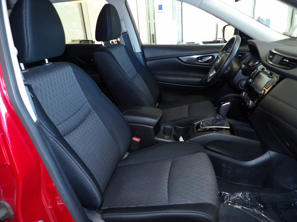 Used 2017 Nissan Rogue SV w/ SV Premium Package AWD/4WD image 14