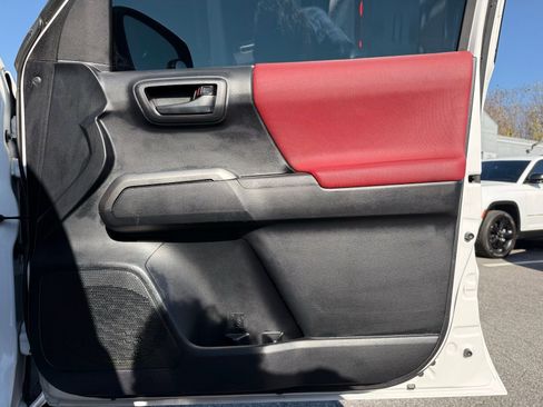 Used 2019 Toyota Tacoma 2WD Double Cab image 29