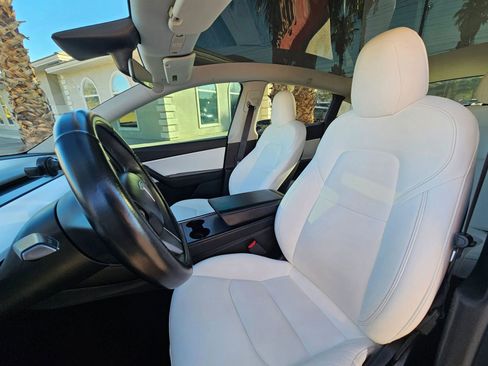 Used 2021 Tesla Model Y Long Range image 10