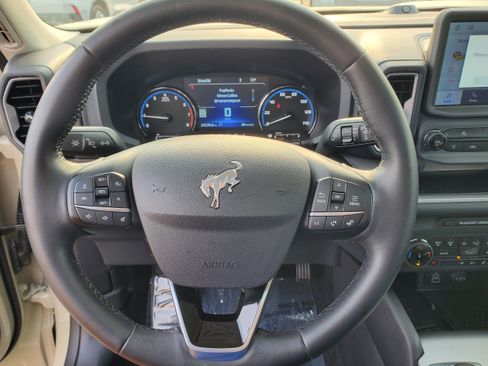 Used 2024 Ford Bronco Sport Outer Banks w/ Tech Package AWD/4WD image 17