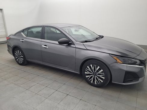 Used 2024 Nissan Altima 2.5 SV image 11