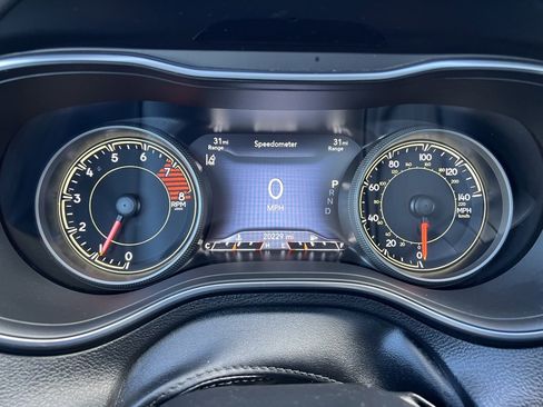 Used 2022 Jeep Cherokee Limited image 32