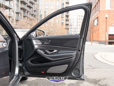 Used 2018 Mercedes-Benz S 560 4MATIC Sedan w/ Premium Package image 49