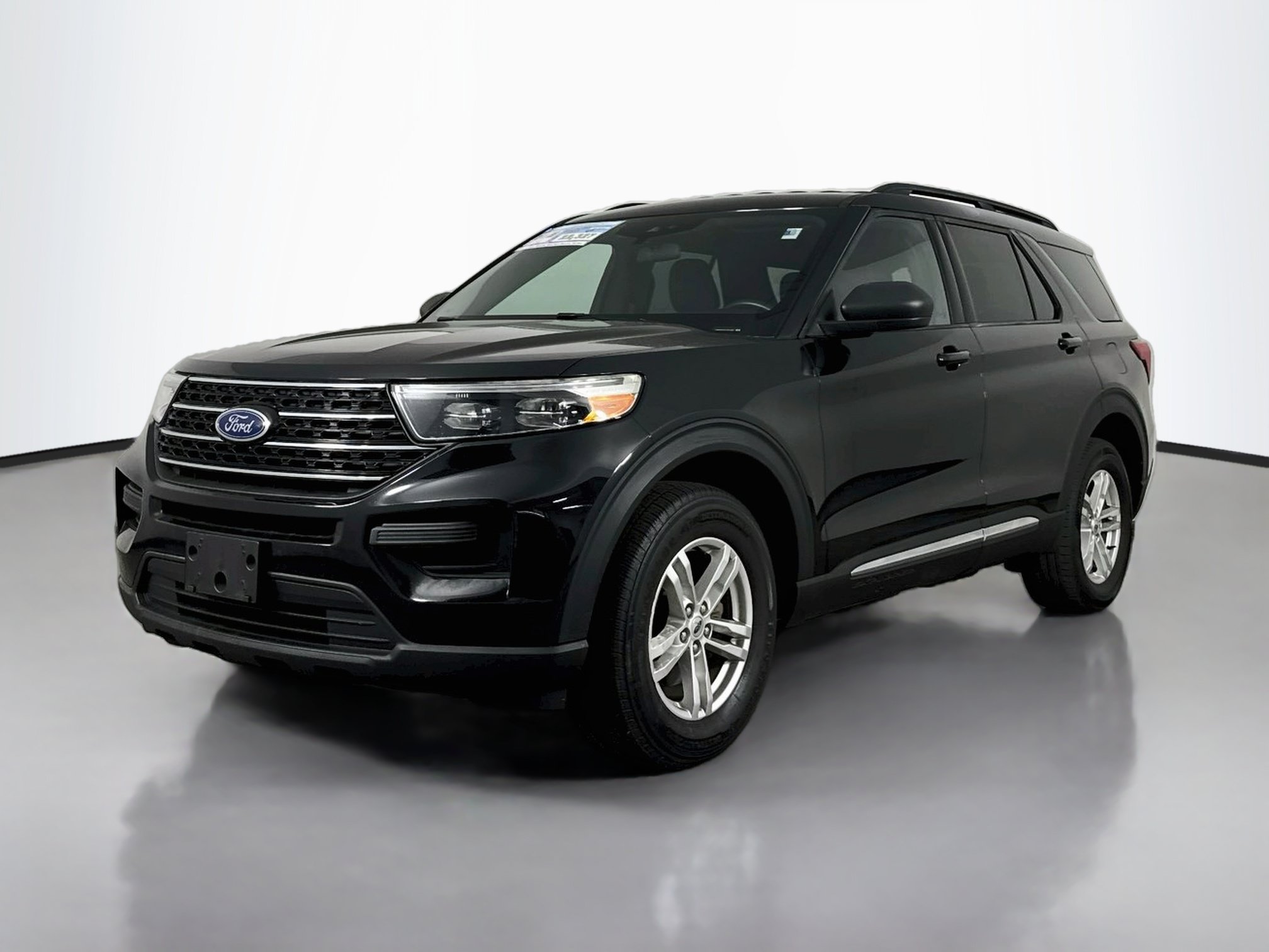 Used 2020 Ford Explorer XLT AWD/4WD image 3