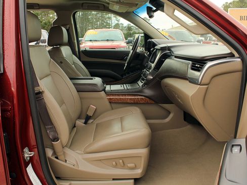 Used 2020 Chevrolet Suburban Premier image 16