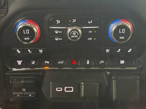 Used 2020 GMC Sierra 3500 Denali w/ Denali Ultimate Package AWD/4WD image 15