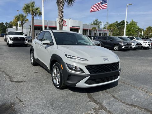 Used 2023 Hyundai Kona SEL w/ Convenience Package AWD/4WD image 2