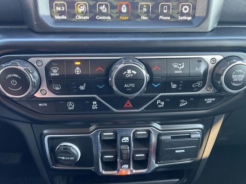 Used 2021 Jeep Wrangler Unlimited Sahara image 27