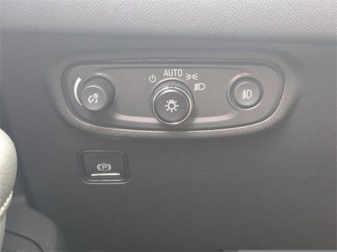 Used 2023 GMC Terrain SLT image 24