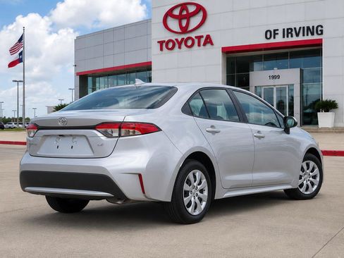 Used 2024 Toyota Camry SE FWD image 3