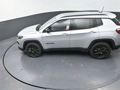 New 2026 Jeep Compass Latitude image 12