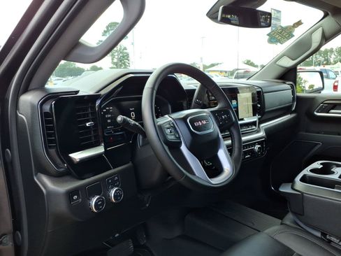 Used 2025 GMC Sierra 1500 SLT RWD image 8