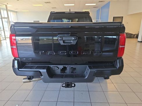 Used 2025 Toyota Tacoma TRD Off-Road image 7