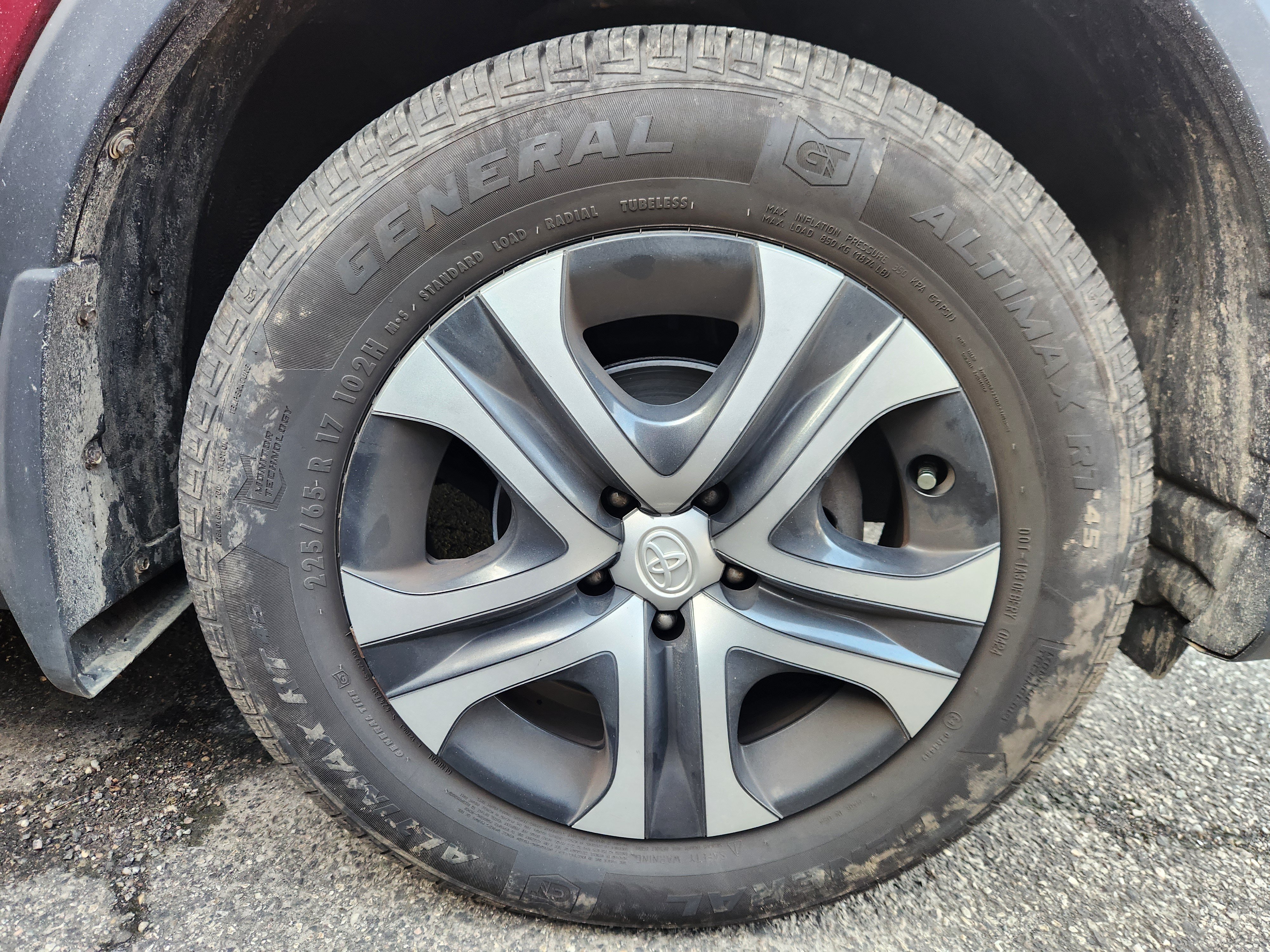 Used 2018 Toyota RAV4 LE w/ All Weather Liner Package AWD/4WD image 5