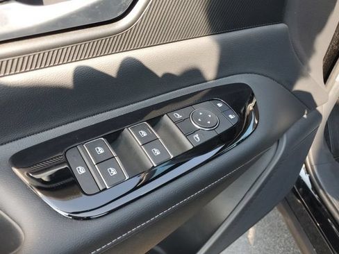 Certified 2025 Nissan Murano SV AWD/4WD image 21