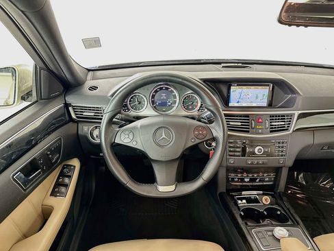 Used 2010 Mercedes-Benz E 350 4MATIC Sedan image 23