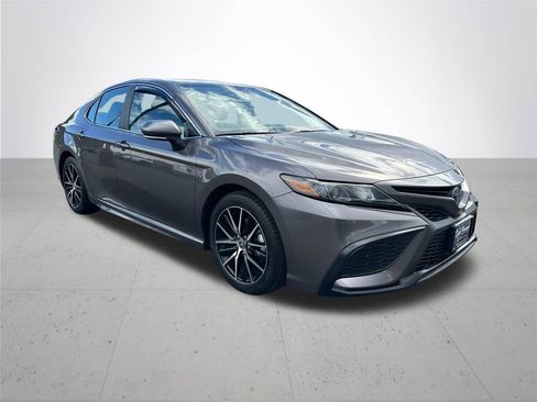 Used 2023 Toyota Camry SE w/ Cold Weather Package image 5